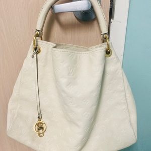 Louis Vuitton artsy